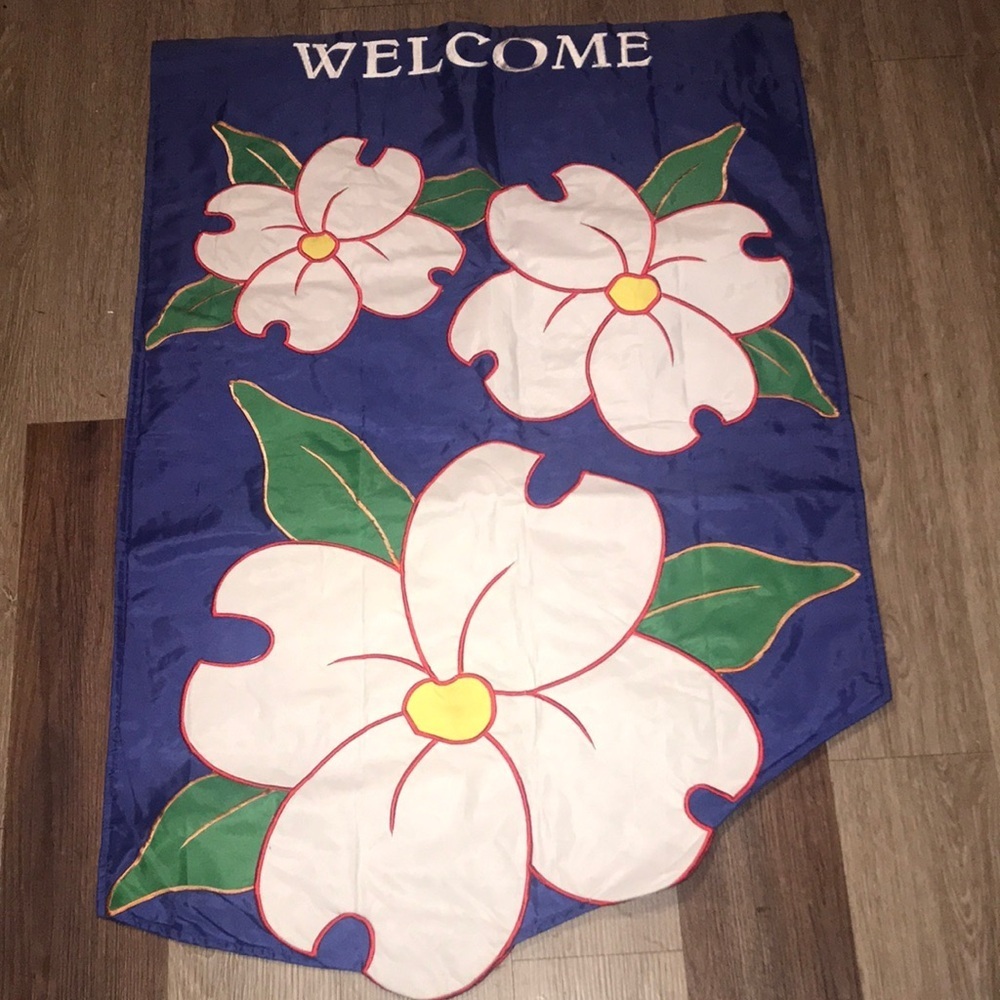 Dogwood Blooms House Flag